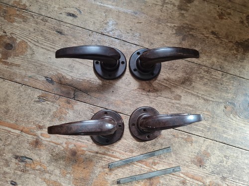 Two pairs old lever - old,
