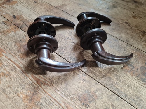 Two pairs old lever - two,
