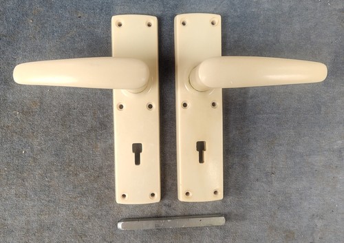 Pair reclaimed cream - of,